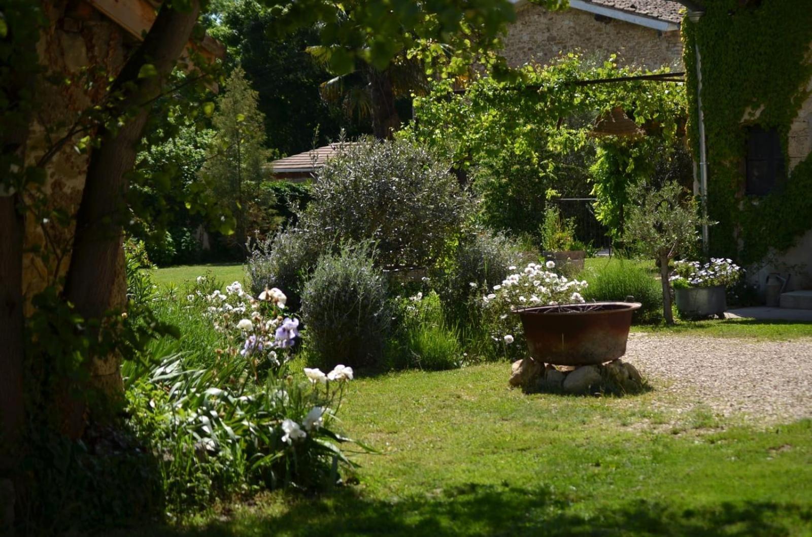 Ferme St Pierre 2 Suites Avec Repas, Piscine, Clim, Cheminee Ou Baignoire Spa Chabeuil Exterior photo