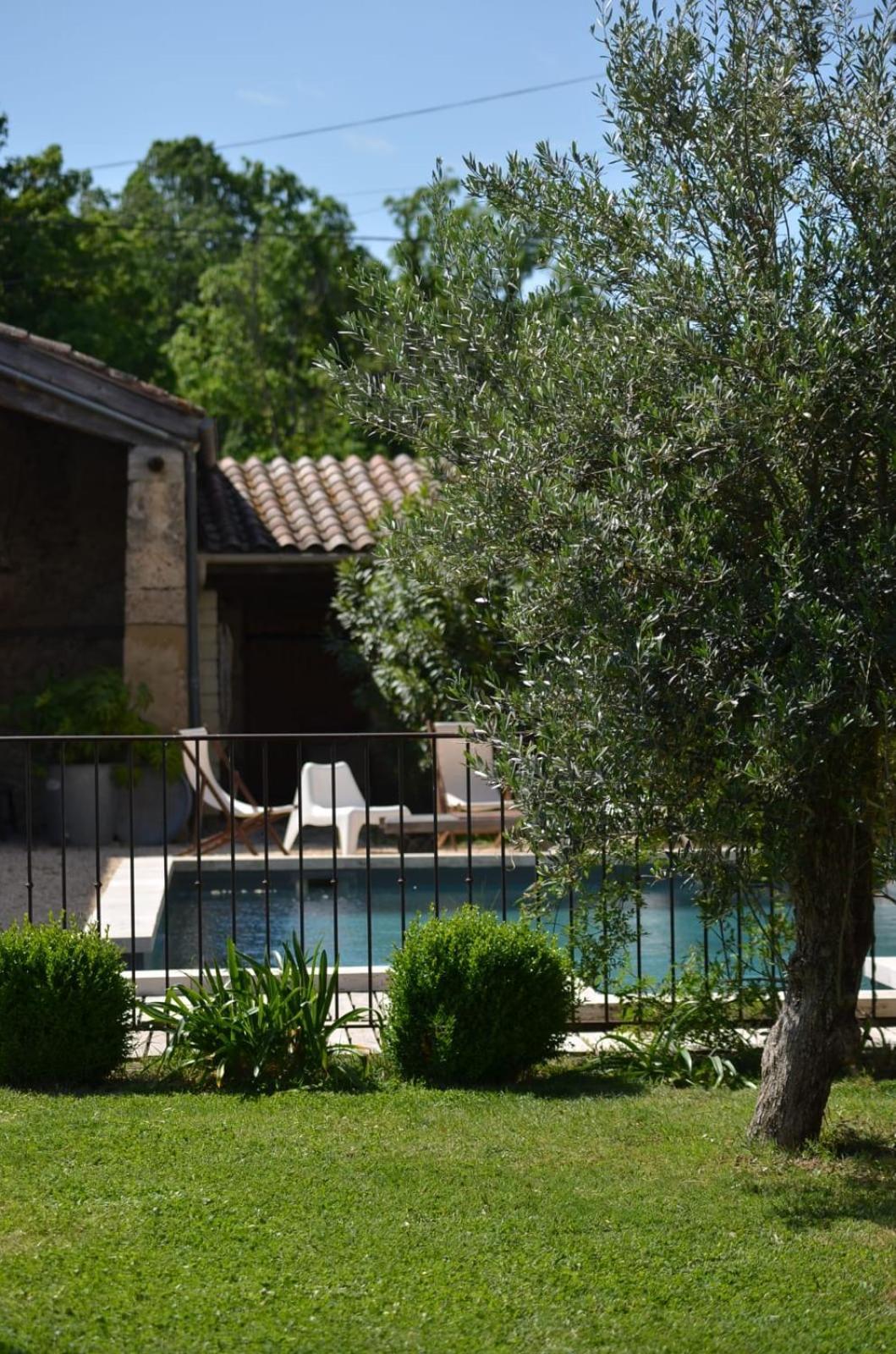 Ferme St Pierre 2 Suites Avec Repas, Piscine, Clim, Cheminee Ou Baignoire Spa Chabeuil Exterior photo